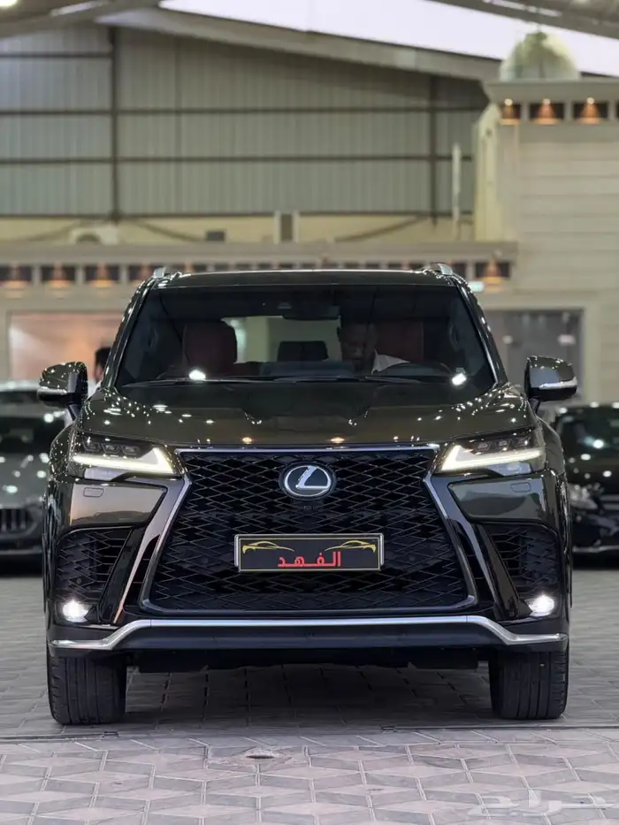 لكزس - 2023 - LX600 - اف اسبورت - فل كامل 6
