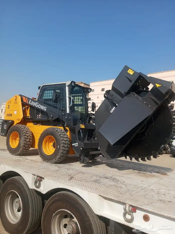 معدات واليات وشاحنات بأسعار نهايه السنه 6