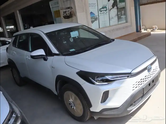تويوتا كورولا كروس ستاندر 2025 1
