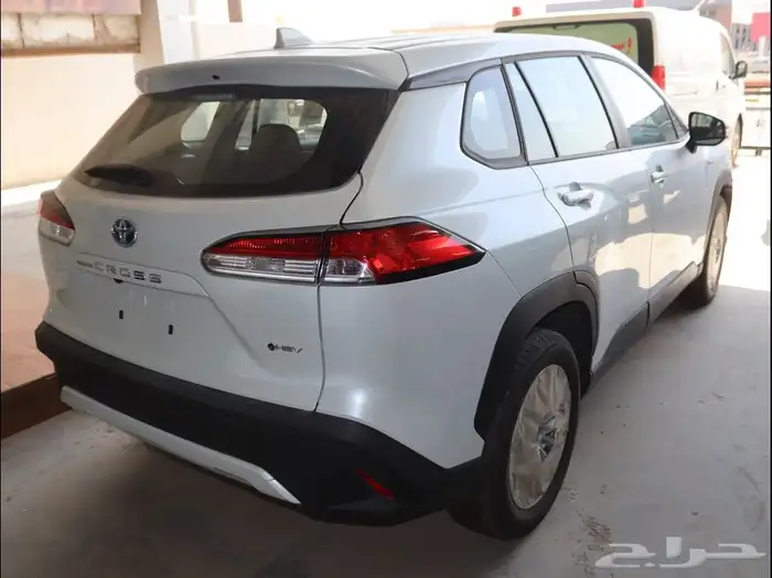 تويوتا كورولا كروس ستاندر 2025 2