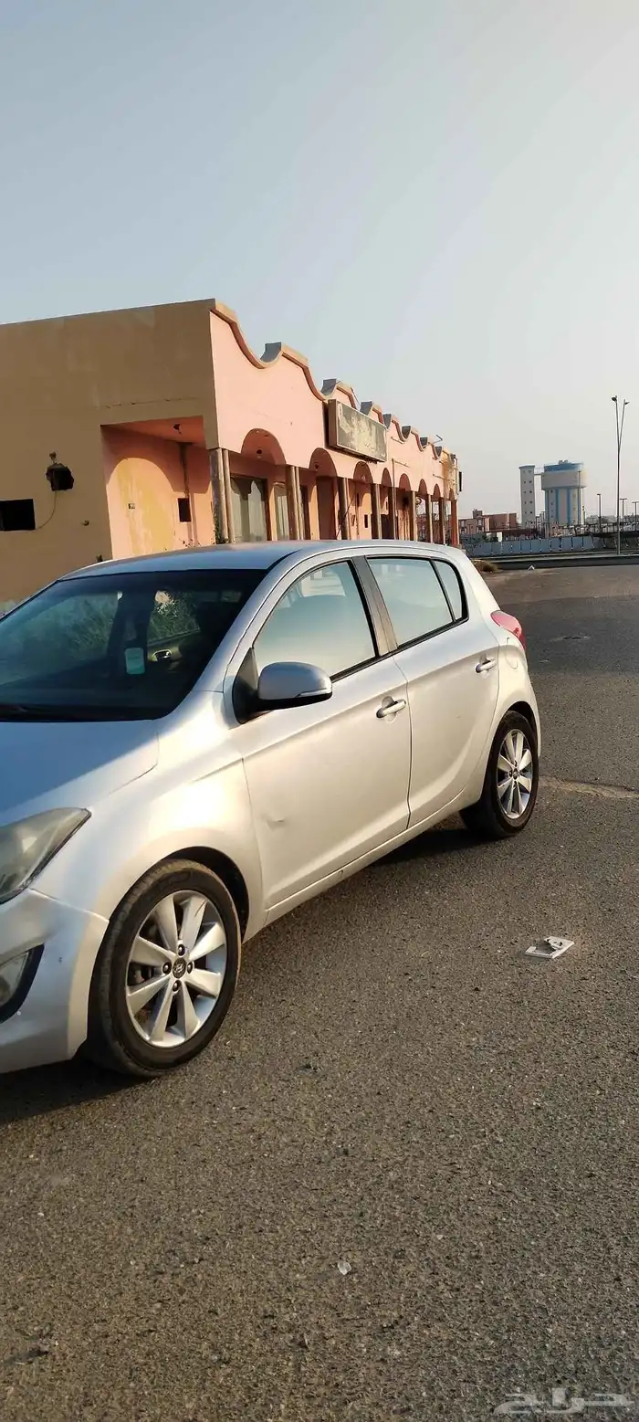 سيارة هونداي اي تونتي 20 2015 للبيع 3