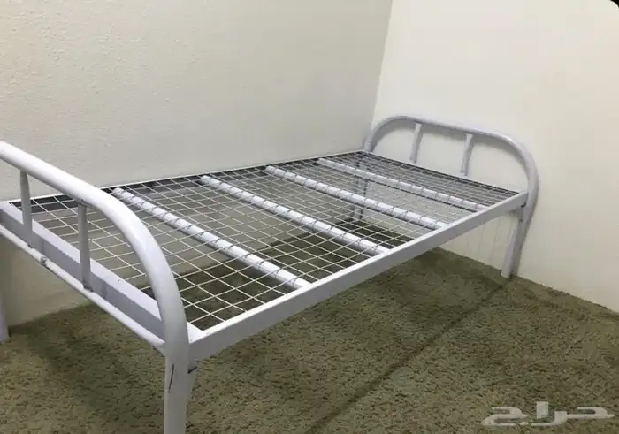 متوفر لدينا   سرير دورين السعر 200  سرير حديد دور واحد السعر 4