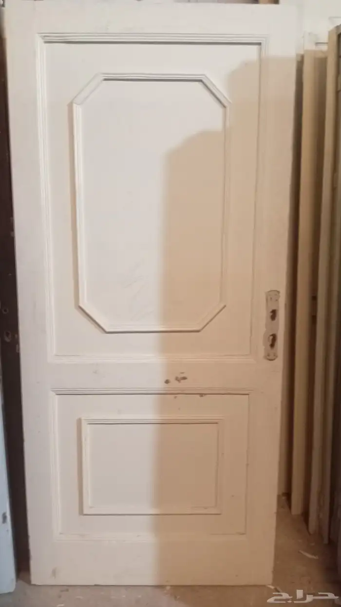 عندنا ابواب خشب مستخدمه وابواب حديد والمنيوم جديد للبيع 0