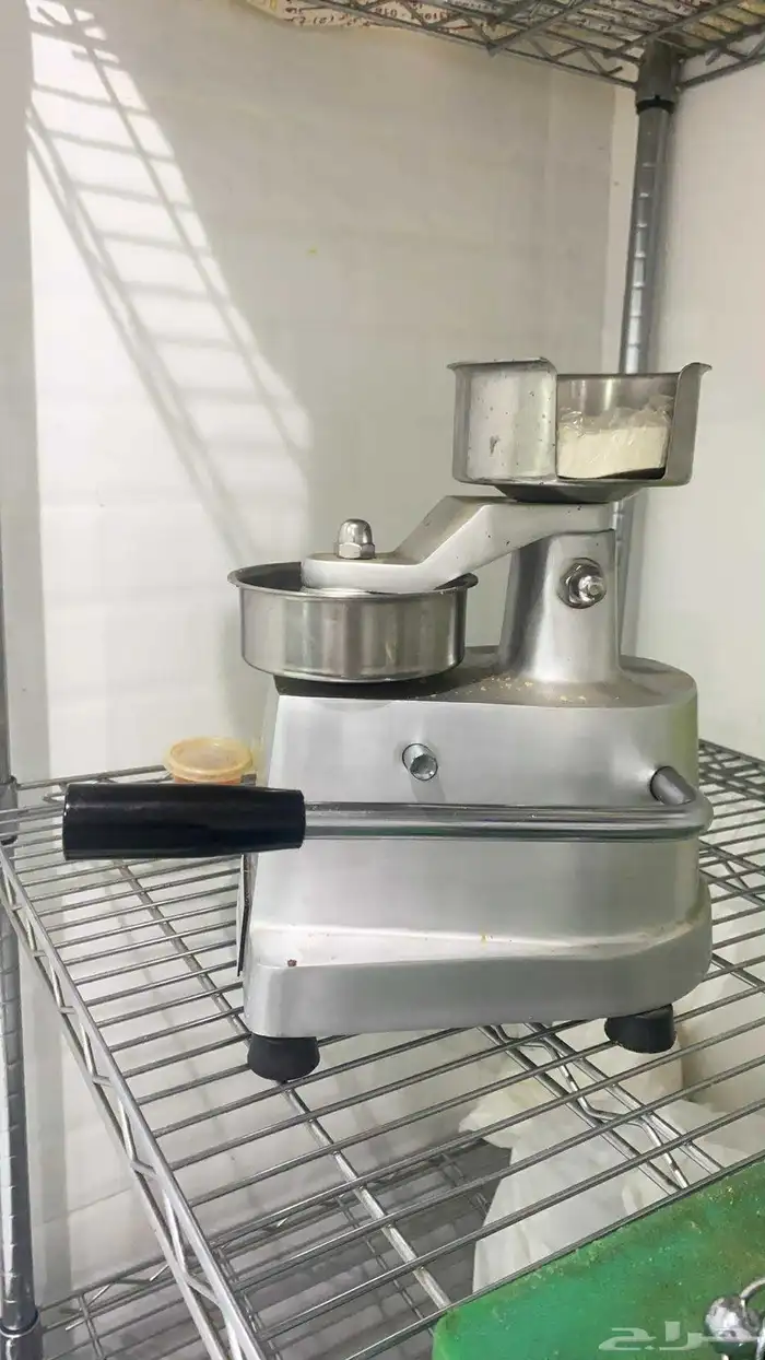 أغراض مطعم كامله للبيع 9