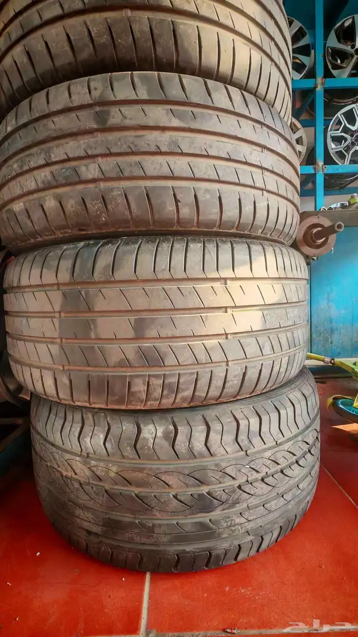 كفرات صيني شبه جديد مقاس امامي 245 40 20 وخلفي 275 35 20 2