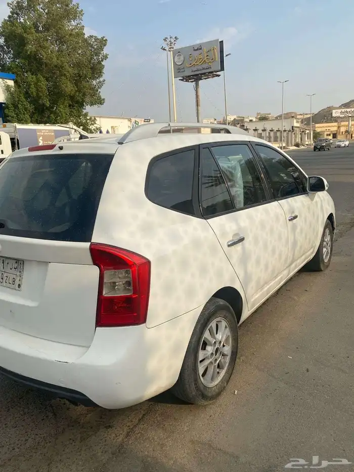 كيا كارينز 2011 4