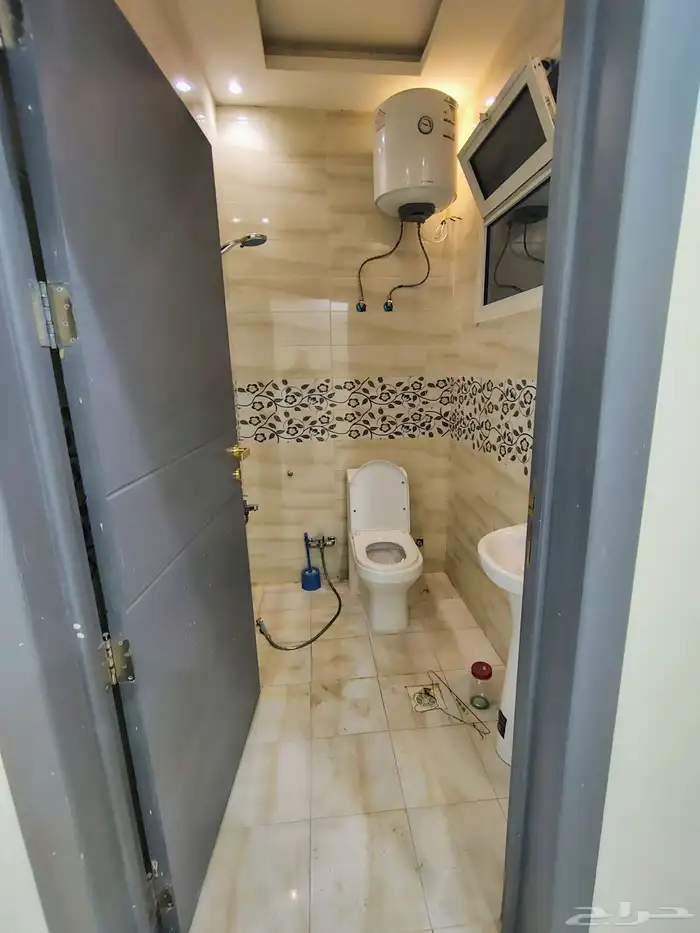 استديو للايجار المهديه غرفه حمام ومطبخ وسطح السعر 2000 ريال 4