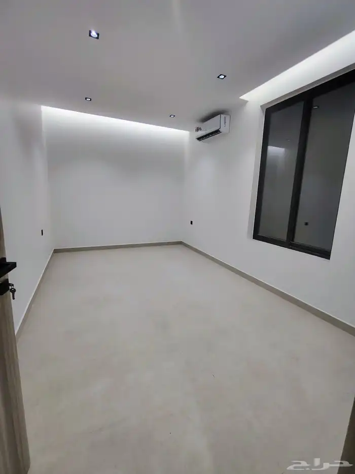 شقة جديده للايجار بالمهديه 3 غرف وصاله مكيفه ومطبخ السعر 50ا 9