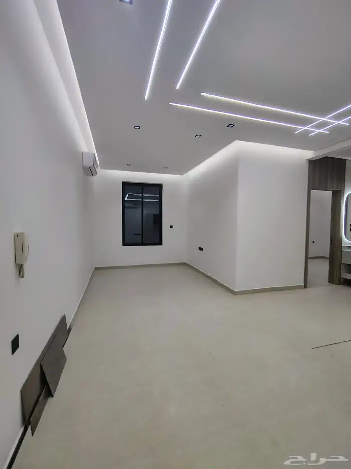 شقة جديده للايجار بالمهديه 3 غرف وصاله مكيفه ومطبخ السعر 50ا 3