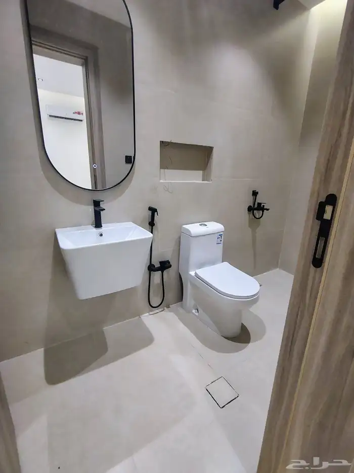 شقة جديده للايجار بالمهديه 3 غرف وصاله مكيفه ومطبخ السعر 50ا 7