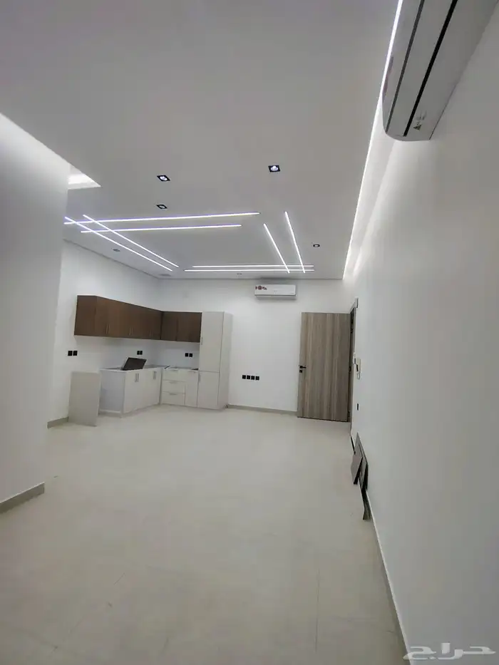 شقة جديده للايجار بالمهديه 3 غرف وصاله مكيفه ومطبخ السعر 50ا 4