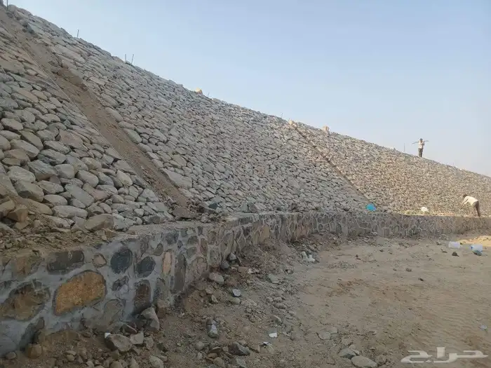 مقاول جميع انواع الاعمال شبوك هناقر مظلات وسواتر حجر 0