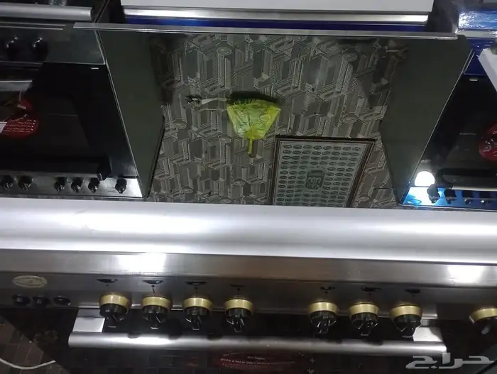 للبيع فرن ايطالي جليم غاز اصلي مقاس60 90 موجود في المحل جده 3