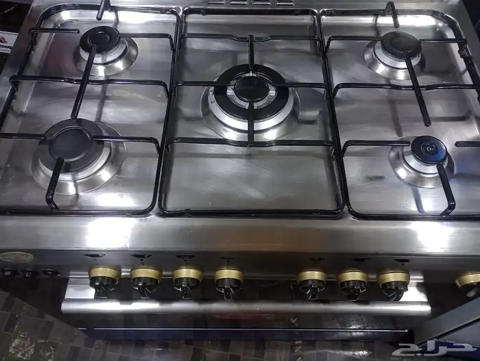 للبيع فرن ايطالي جليم غاز اصلي مقاس60 90 موجود في المحل جده 6