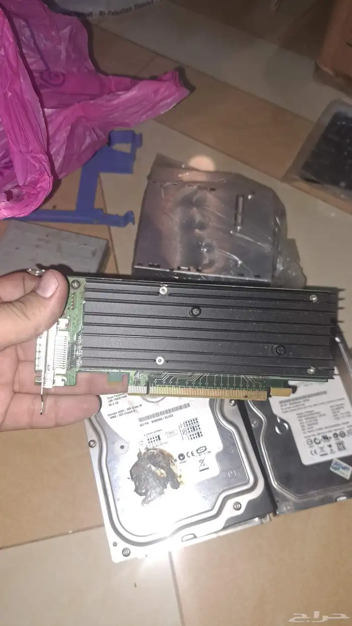 مجموعة قطع كمبيوتر لهواة النوادر وهاردسكات 500gb وتليفونات 47