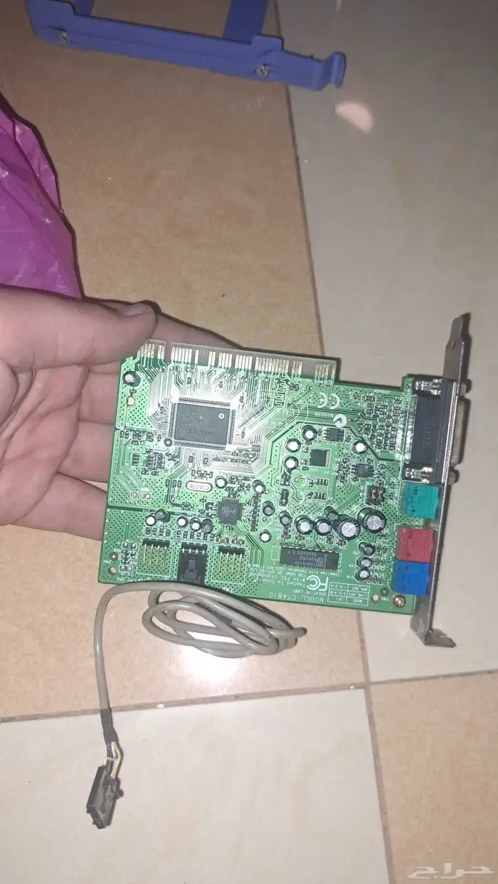 مجموعة قطع كمبيوتر لهواة النوادر وهاردسكات 500gb وتليفونات 26