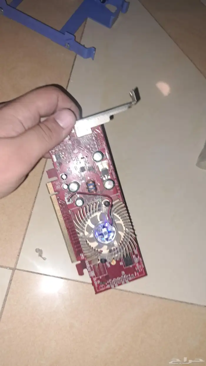 مجموعة قطع كمبيوتر لهواة النوادر وهاردسكات 500gb وتليفونات 30