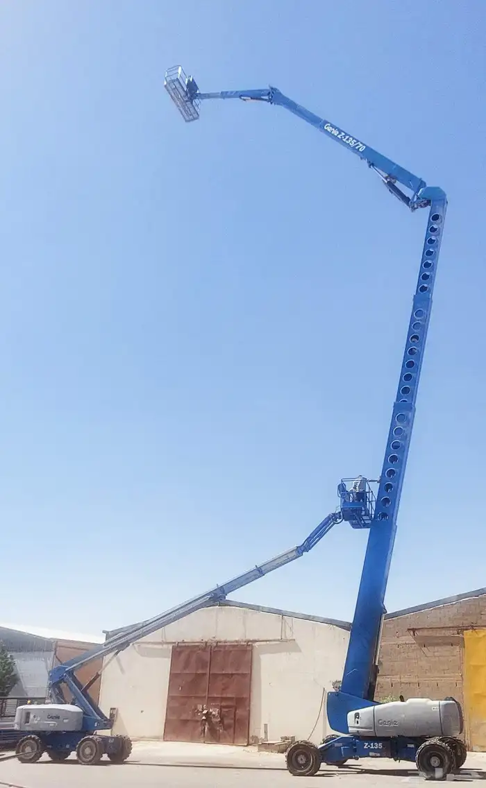 تأجير مان لفت   سيزر لفت   فوركلفت   رافعه مقصية 4