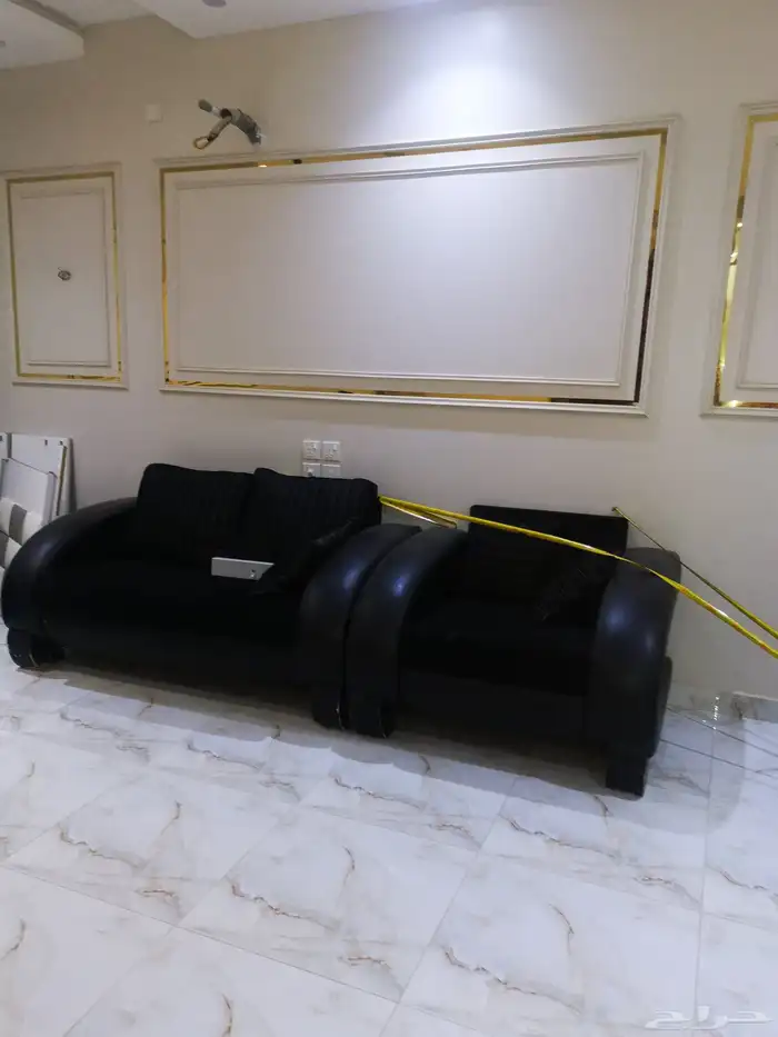 كنب خمس قطع وطاوله طعام 8كراسي 1