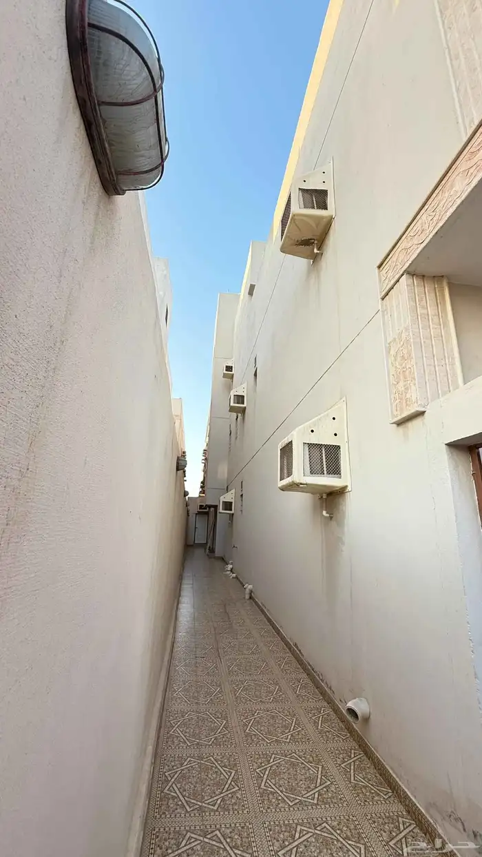 شقه4 غرف للايجار _ حي الصالحية مع الحمدانية خلف اسواق دبي 1