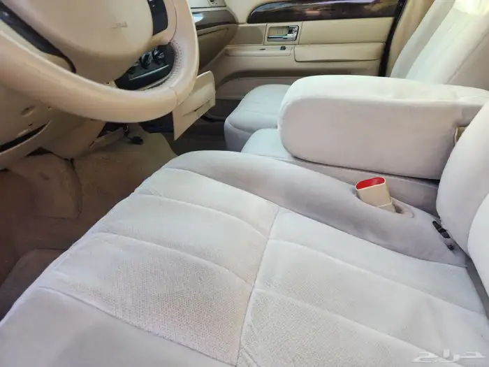 للبيع فورد جراند ماركيز 2010 22