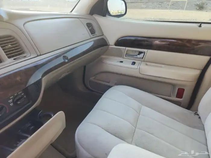 للبيع فورد جراند ماركيز 2010 28