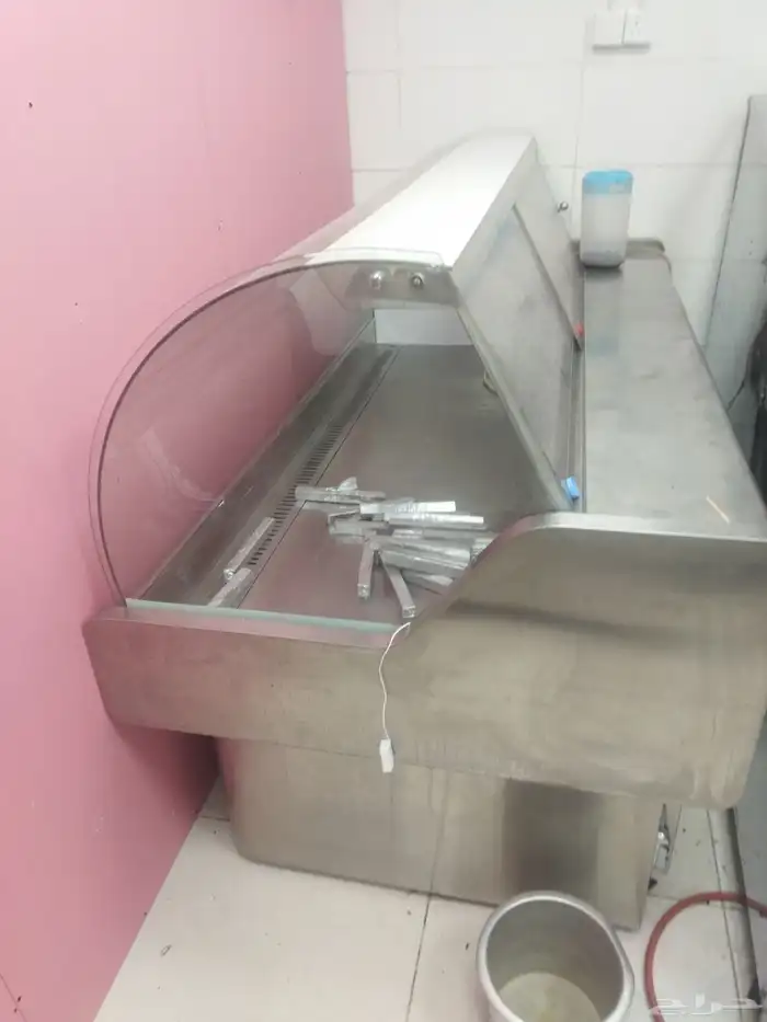 فرن بيتزه استليس كامل غاز 2متر في متر ونصف. ثلاجه عرض اسماك 3