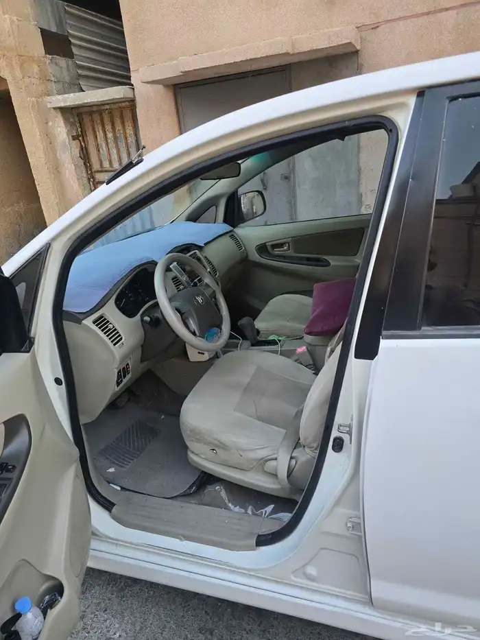 سياره انوفا ابيض ماشاء الله جير مكينه مكيف شرط سياره مرشوش 3