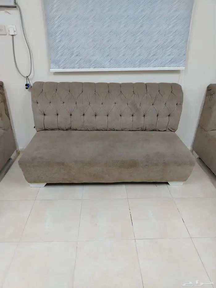 طقم كنب بحالة ممتازة تواصل بداعي للسفر السعر 400 056345537 2