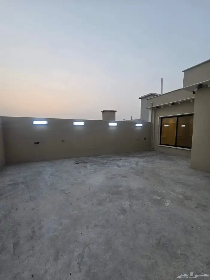 للبيع روف ارضى وروف علوى بحوش ومدخل سياره 46