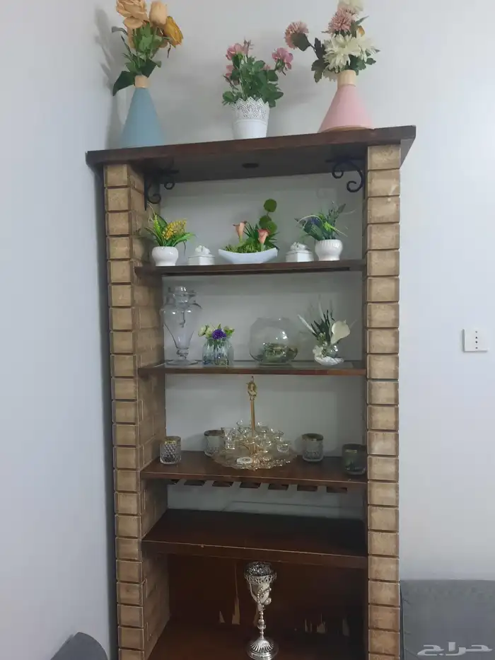 كنب نظيف السعر  700ريال مع الطاولات مجموعه والتحف 3