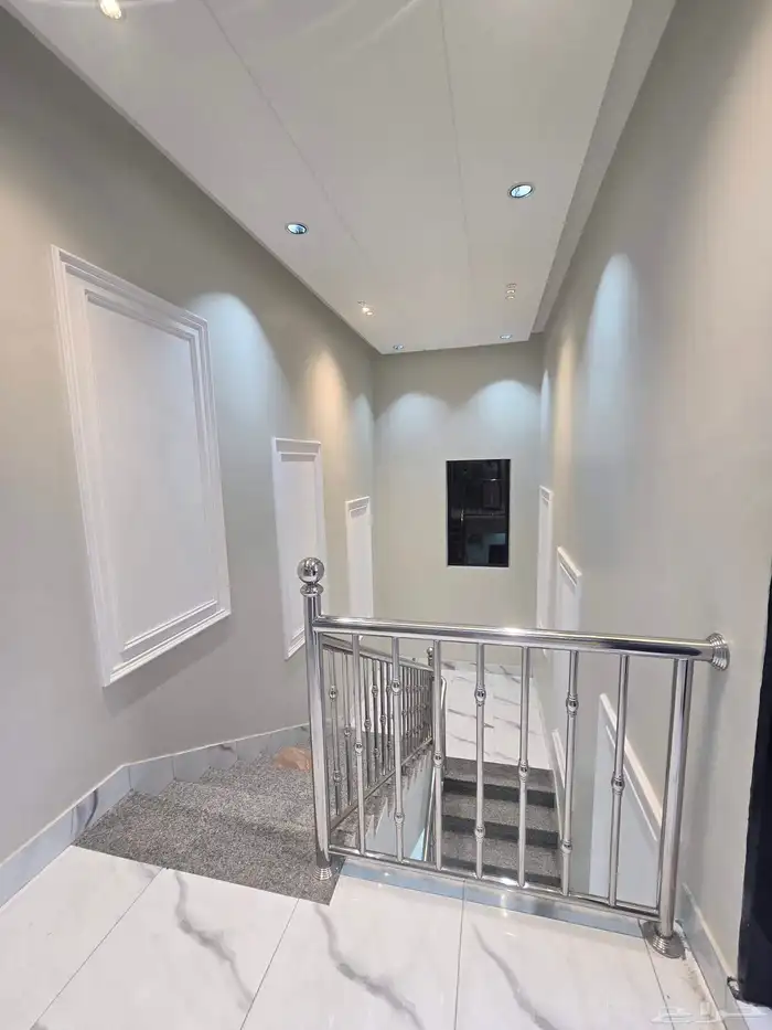 للبيع روف ارضى وروف علوى بحوش ومدخل سياره 45