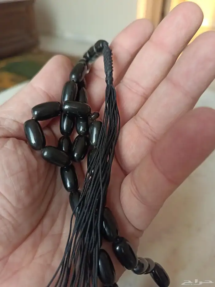 مسباح كهرمان اسود نقي و رحيته واضحة وجميلة 1