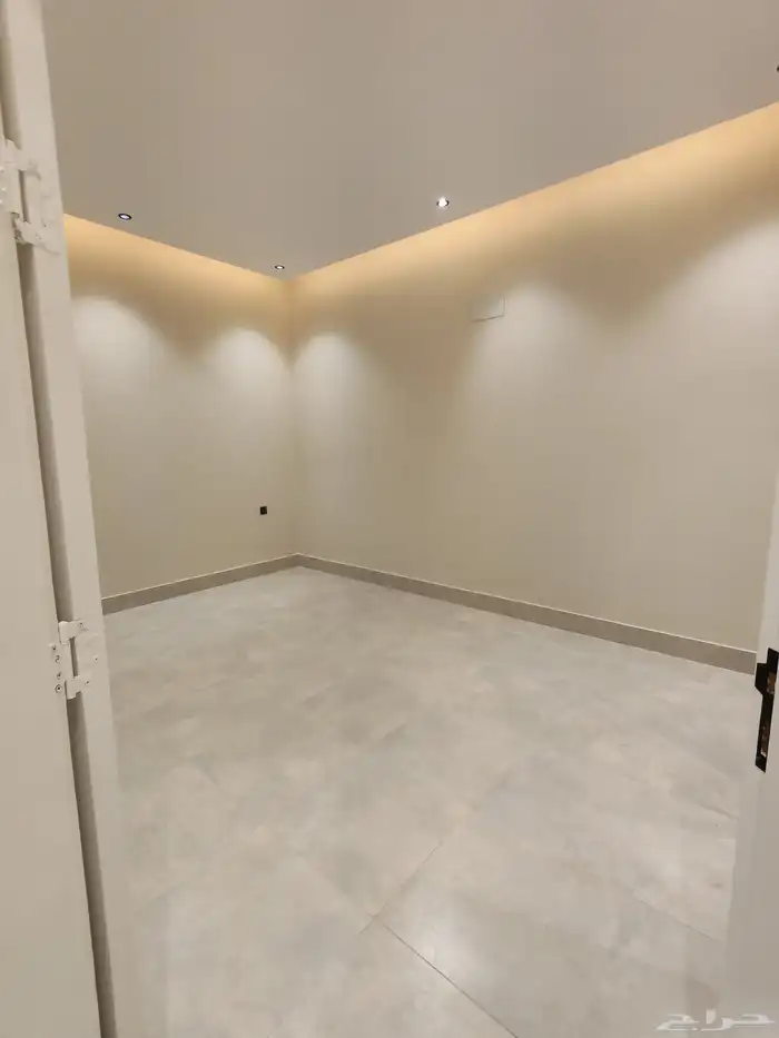 للبيع بأبها شقق علويه بسطح خاص vip من 520 الف 16