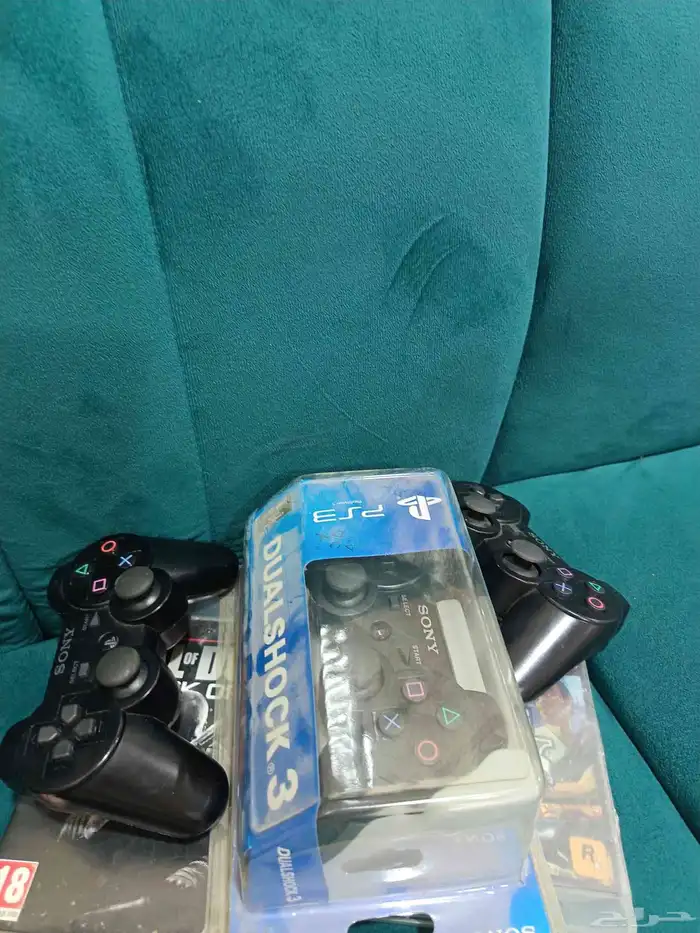 سوني3 مستعمل معه 3 يدات واحده جديده 2 مستعمله على السوم 5