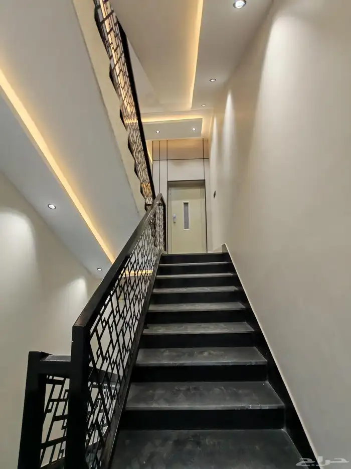 للبيع بأبها شقق علويه بسطح خاص vip من 520 الف 3