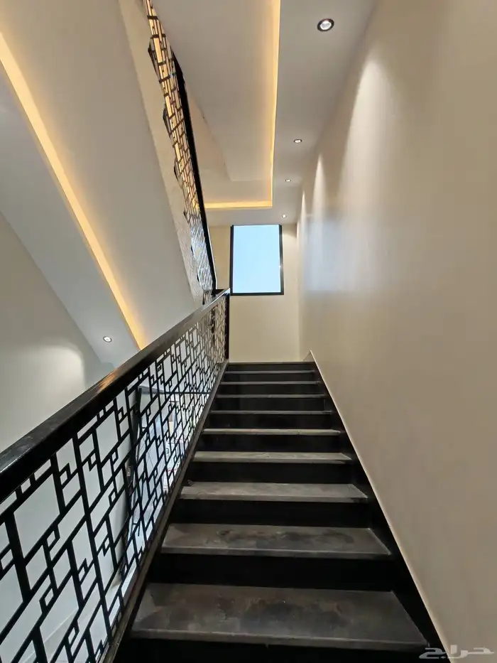 للبيع بأبها شقق علويه بسطح خاص vip من 520 الف 2