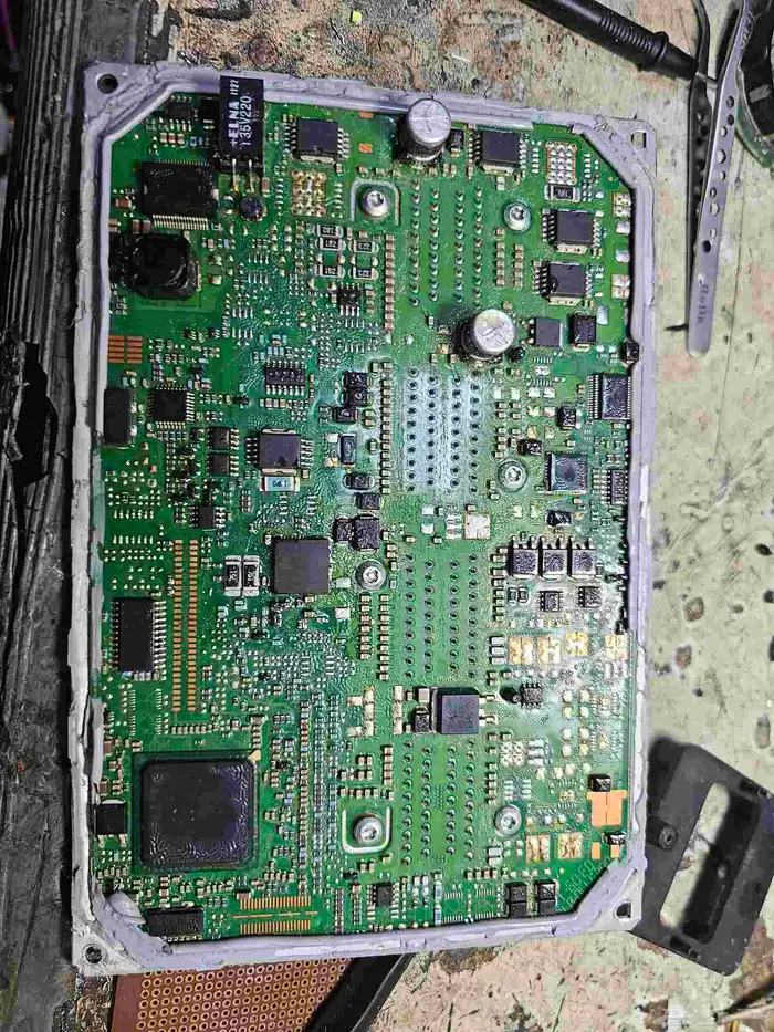 اصلاح جميع كمبيوترات السيارات وبرمجتها 7