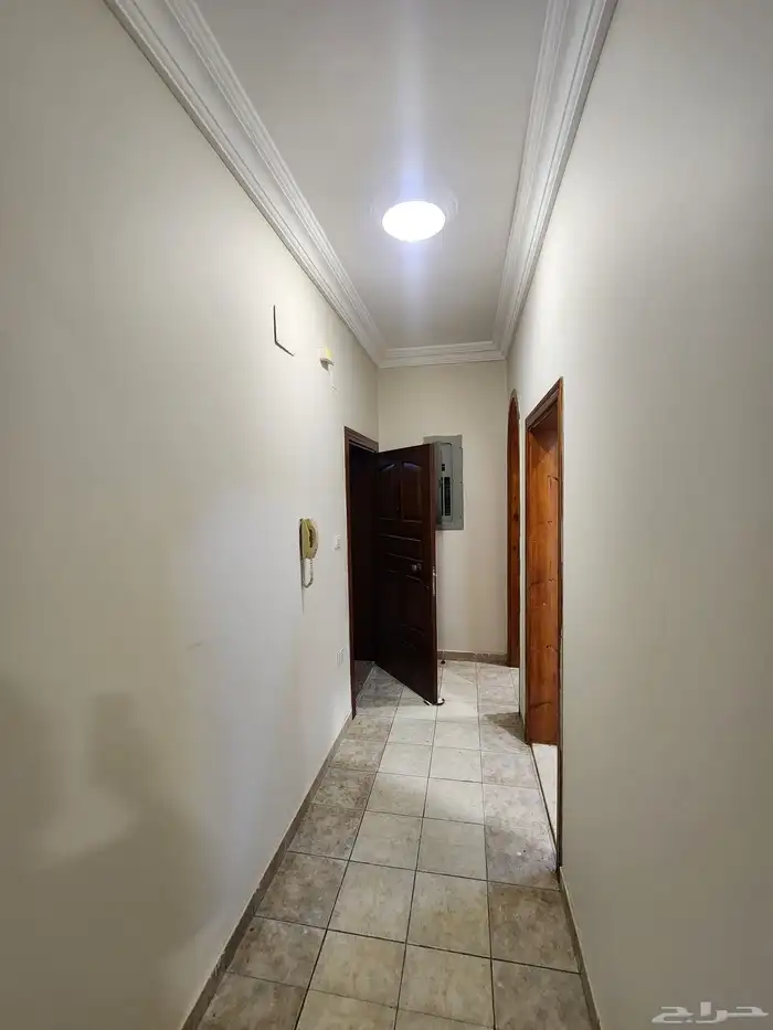 شقه 4 غرف وصاله ومطبخ و3 حمامات بحي الصفا2 المربع الذهبي 9