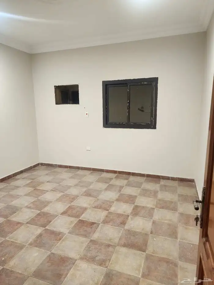 شقه 4 غرف وصاله ومطبخ و3 حمامات بحي الصفا2 المربع الذهبي 1