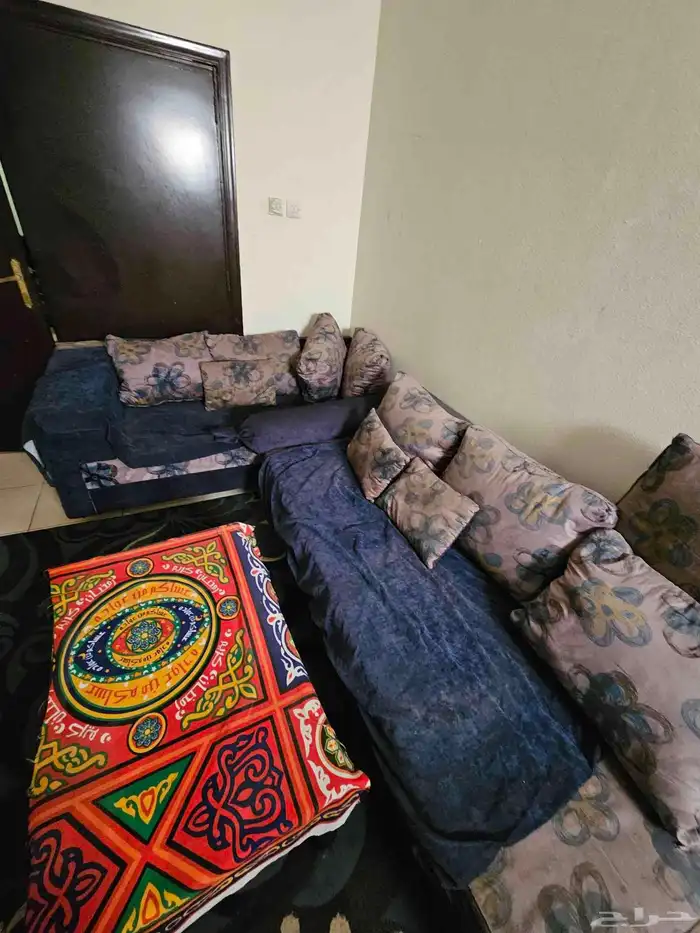 كنب مع طاولة و سجاد و ستائر طاولة تليفزيون ايكيا 3