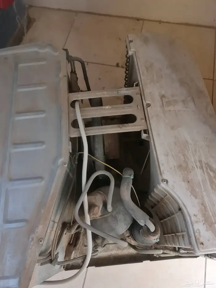 متوفر للبيع ثلاث مكيفات شباك مستعملة نظيفة 12