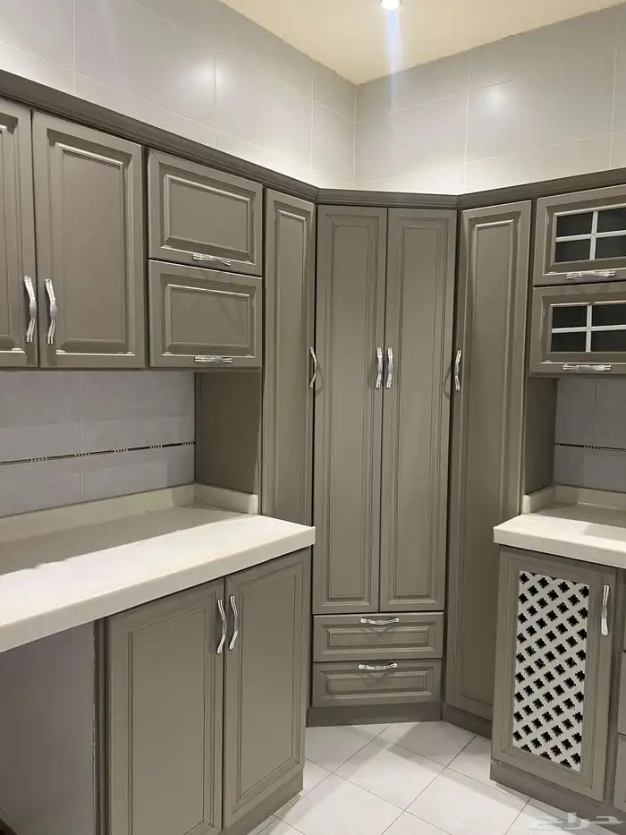 دور للايجار مع سطح ومشب ب 60 الف حي الخليج 6