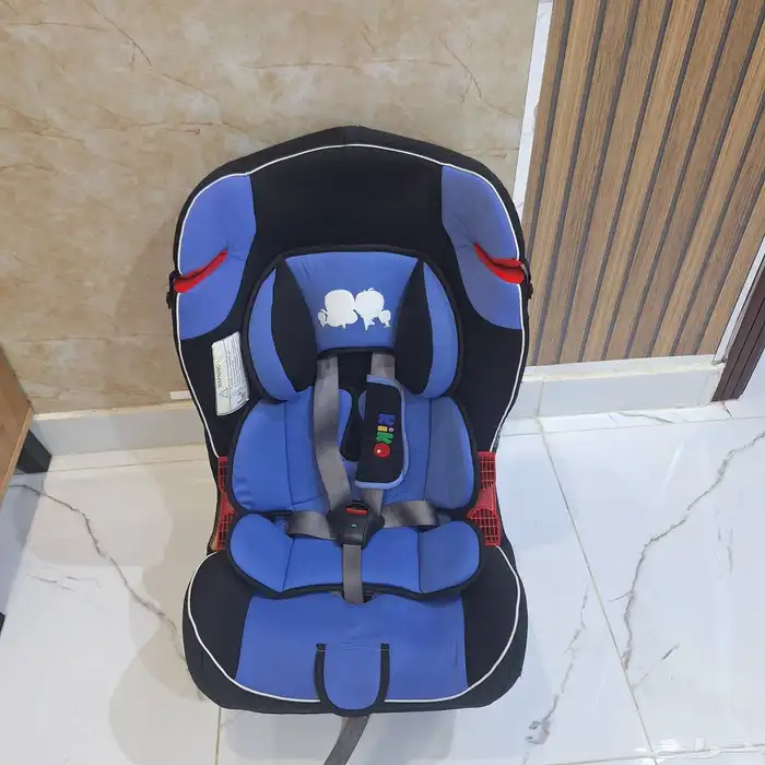 كرسي سيارة للأطفال وكرسي طعام 1