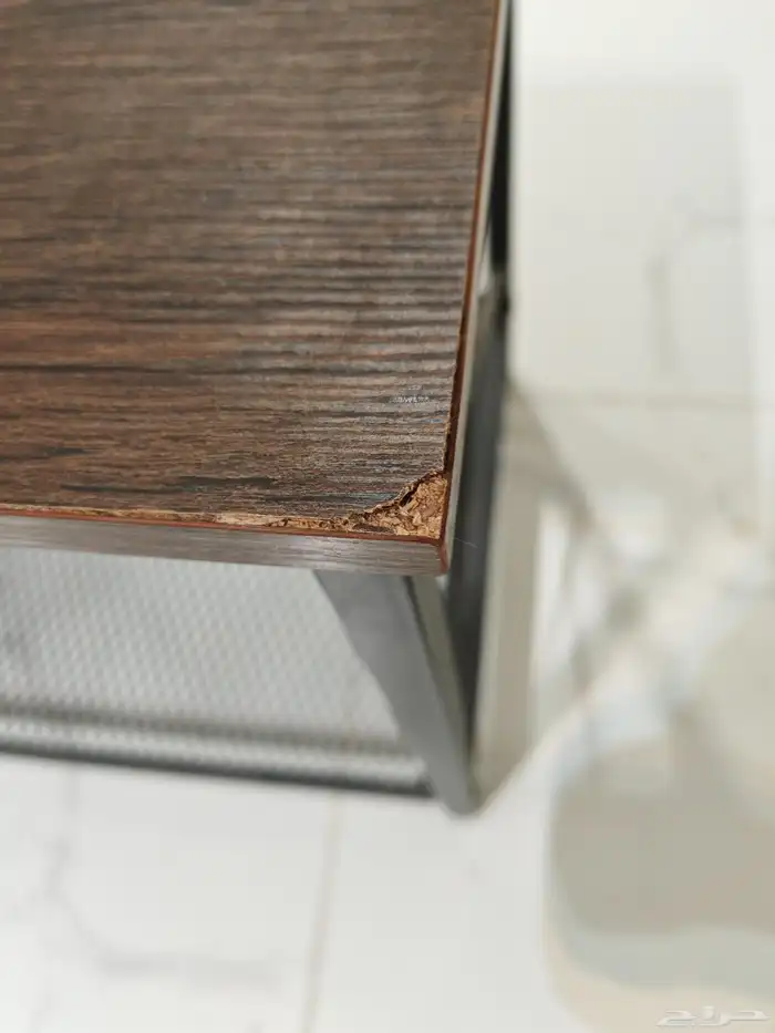 السلام عليكم ورحمه الله وبركاته يوجد لدينا طاولة تلفزيون 4