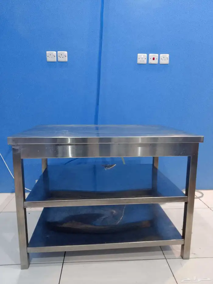 طاولة فولاذية 1