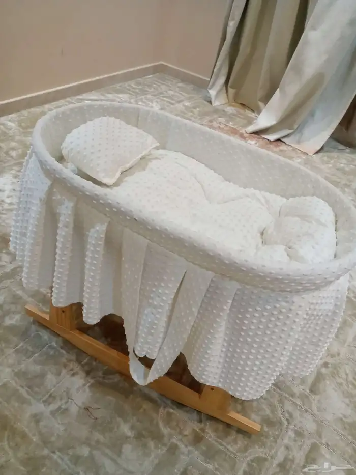 سرير اطفال شبه جديد دباب اطفال كهربائي 2