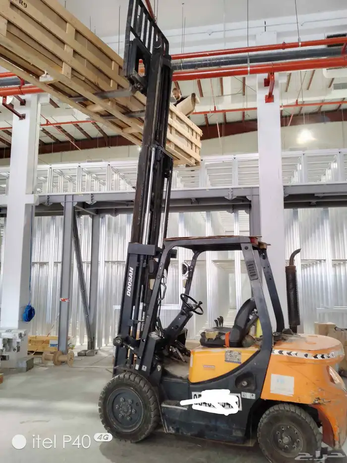 رافعه شوكية ثلاثة طن للايجار اليومي الشهري 2