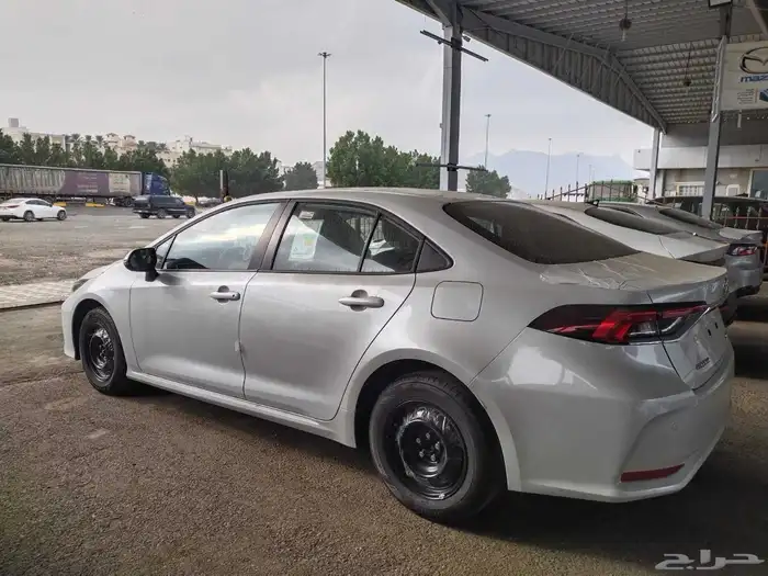 تويوتا كورولا موديل 2025 ستاندر المحرك 2000 3