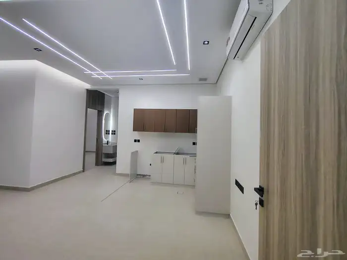 شقة جديده للايجار بالمهديه 3 غرف وصاله مكيفه ومطبخ السعر 50ا 1